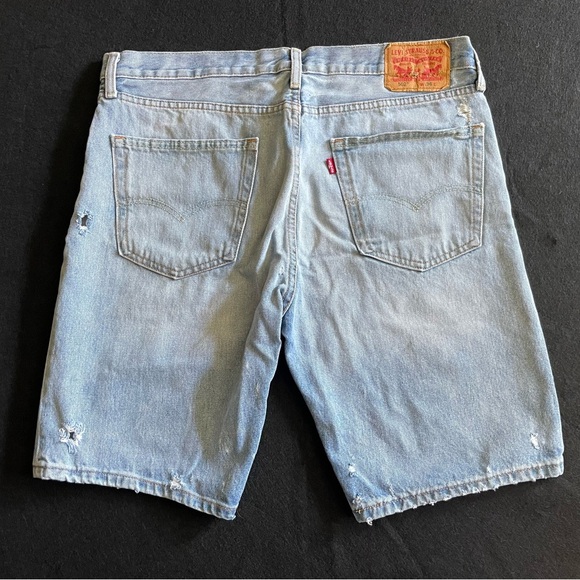 Levi’s 502 Denim Jean Shorts Mens Size 36 Light Wash Distressed Cut Offs - Picture 4 of 5